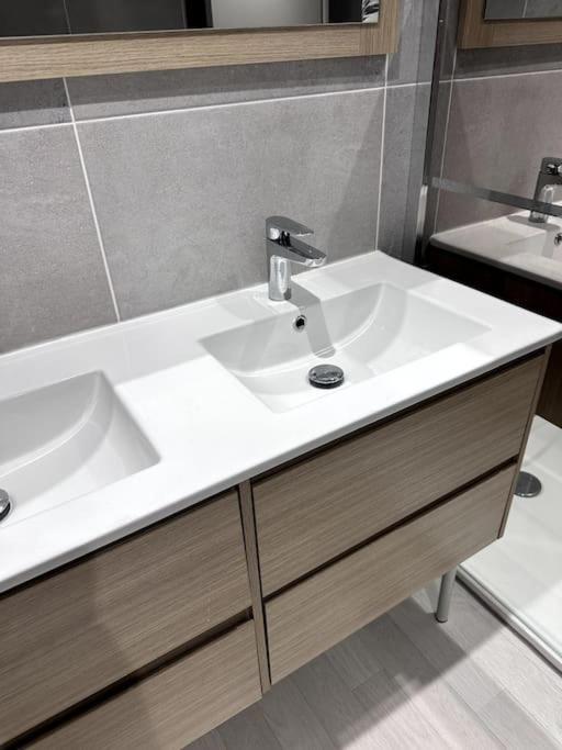 Appartement T4 En Hyper-Centre Bourgoin-Jallieu Екстер'єр фото