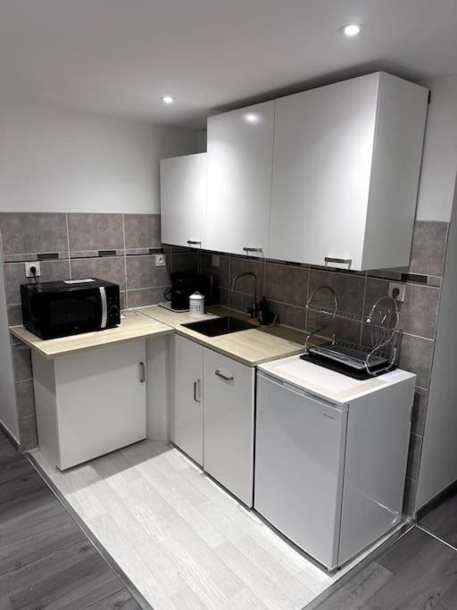Appartement T4 En Hyper-Centre Bourgoin-Jallieu Екстер'єр фото