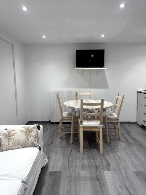 Appartement T4 En Hyper-Centre Bourgoin-Jallieu Екстер'єр фото
